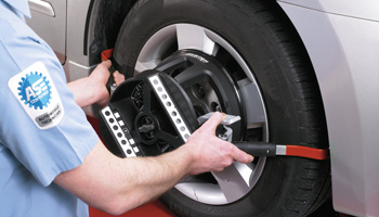 最新四輪アライメント調整機完備